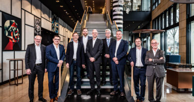 BIV-OT-Präsident Alf Reuter und Vizepräsident Albin Mayer nehmen im Namen des Vorstandes des Bundesinnungsverbandes persönlich Abschied von Bodo Schrödel, der seit März 2020 Mitglied des BIV-OT-Vorstands war.
