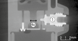 Computertomographie eines defekten Plié2.0 (Lufteinschluss in der Hydraulik), Rückschlagventil 4c mit großem Querschnitt sowie manuell einstellbares Ventil 1 (rechts).