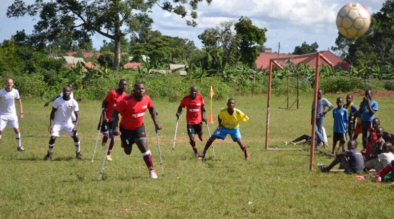 Mit der Versorgung sowie Pflege und Reparatur von Prothesen unterstützt der Verein Pro Uganda eine Fußballmannschaft, die zeigt, dass man trotz Handicap ein gutes Spiel abliefern kann.
