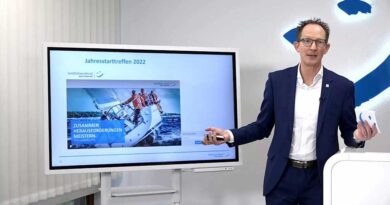 Vorstandsvorsitzender Ben Bake begrüßte die Mitglieder an den Bildschirmen zum virtuellen Jahrestreffen 2022 der Leistungserbringergruppe Sanitätshaus Aktuell.