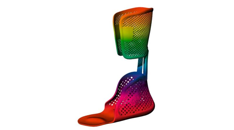 Eine Fußorthese mit im 3D-Modell hinterlegtem Regenbogenfarbschema.
