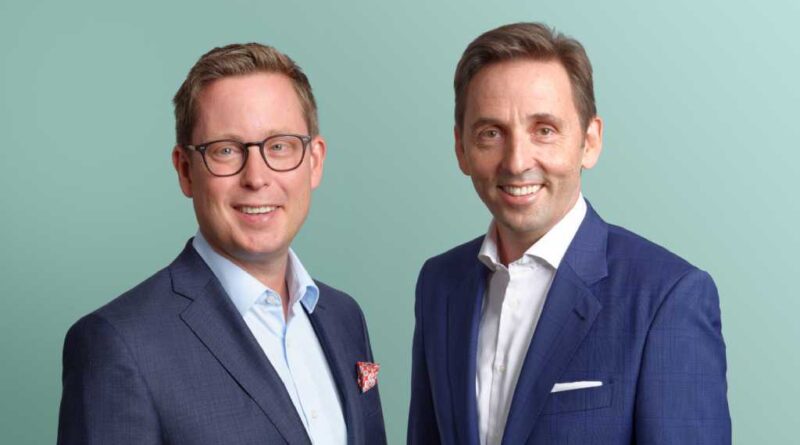 Die Geschäftsführer Mark Steinbach und Andreas Fischer (von links) freuen sich über den Zuwachs in der Opta-Data-Gruppe durch die Jobbörse Youmedix.