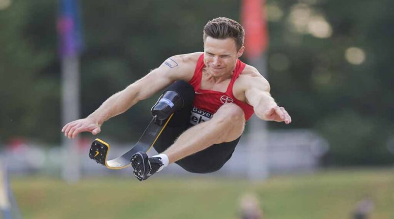 Markus Rehm springt zum Weltrekord in Innsbruck.