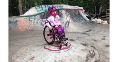 Die Bielefelderin Aylin – in den sozialen Medien auch bekannt unter dem Namen „kamikazeaylin“ – gehörte zu den Teilnehmer:innen des ersten Wettkampfs der Rollstuhl-Skater:innen nach der Corona-Pause.