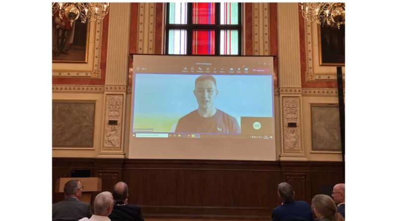 Paralympics-Sieger Felix Streng war per Video zur DGIHV-Fachtagung in Rostock zugeschaltet.