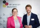 Kirsten Abel und Patrick Grunau (WvD) freuen sich über die Mitgliedschaft vom Verband Versorgungsqualität Homecare (VVHC) im Bündnis „Wir versorgen Deutschland“.