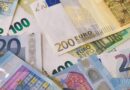 Verschiedene Geldscheine der Währung Euro, die den Schaden von 73 Millionen Euro für das Gesundheitswesen durch Abrechnungsbetrug darstellen.