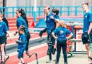 Mittendrin: Paralympics-Sieger Johannes Floors geht im Rahmen der „Talent Days“ bei der Arbeit mit den Kindern und Jugendlichen auf.