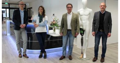 In Göttingen hat Ottobock ein neues Patient-Care-Kompetenzzentrum eröffnet: (v. l.) Prof. Dr. Malte Bellmann (Direktor biomechanische Forschung), Marleen Zander (Patient-Care-Center Göttingen), Rolf Jarasch (Direktor Patient-Care-Center Göttingen) und Erik Andres (Head of Patient Care/Bereichsleiter, Patient-Care-Center Duderstadt/Berlin).