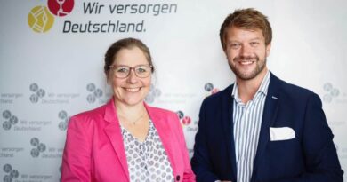 Kirsten Abel (links) und Patrick Grunau vom Bündnis "Wir versorgen Deutschland" (WvD) kritisieren den Gesetzesentwurf des Bundesgesundheitsministeriums und erwägen sogar rechtlich Schritte.