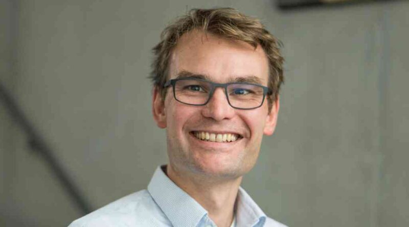 Leitet das Projekt SmArt-E: Prof. Dr. Dirk Peschke, Professor für Versorgungs­forschung an der Hochschule für Gesundheit in Bochum.