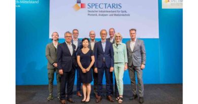 Mit Dr. Bernhard Ohnesorge (vierter von rechts) hat der Spectaris-Vorstand einen neuen Vorsitzenden.