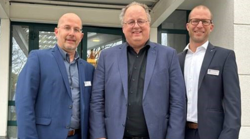 Auf dem Bild zu sehen sind dir drei Männer : Udo Mannl, Michael Schäfer, Andreas Betzlbacher, die der neue Vorstand der Landesinnung Bayern für Orthopädie-Technik sind.