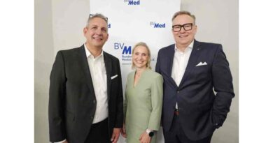 Mark Jalaß, Dorothee Stamm und Marc Michel (v. l.) führen künftig den BVMed als Vorstand an.