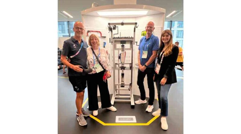 Bekannte Gesichter in Paris: Ingo Pfefferkorn (l.) und Georgia Näder (r.) zeigten Antje Voigtmann, Projektleiterin Messe Leipzig für die OTWorld, und BIV-OT-Präsident Alf Reuter die Werkstatt im Athletendorf.