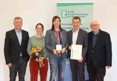 (V. l.) Prof. Dr. Bernhard Greitemann (Klinik Münsterland am Reha-Klinikum Bad Rothenfelde), Anne Züll, Dr. Vera Tillmann, Dr. Volker Anneken (alle FIBS) und Dr. Matthias Schmidt-Ohlemann (DVfR).