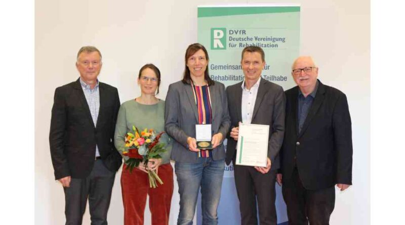 (V. l.) Prof. Dr. Bernhard Greitemann (Klinik Münsterland am Reha-Klinikum Bad Rothenfelde), Anne Züll, Dr. Vera Tillmann, Dr. Volker Anneken (alle FIBS) und Dr. Matthias Schmidt-Ohlemann (DVfR).