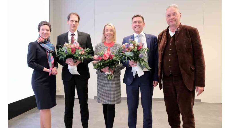 Glückwünsche gab es vom Verwaltungsrat um Dr. Susanne Wagenmann (links) und Uwe Klemens (rechts) für das neue Vorstandstrio (Mitte v. l.) Dr. Martin Krasney, Stefanie Stoff-Ahnis und Oliver Blatt.