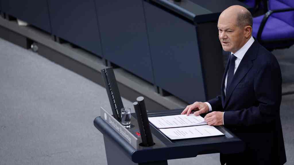 Kanzler Olaf Scholz geht ohne großen Amts­inhaberbonus in ­diesen Wahlkampf. Eine Rückkehr ins Kanzleramt scheint derzeit für den SPD-Kandidaten ­un­möglich. Foto: Bundestag/Koch