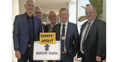 Feierten Bernhard Greitemann (2. v. r.) gebührend: (v. l.) Alf ­Reuter, Georg Blome, Matthias Bauche und Michael Schäfer.