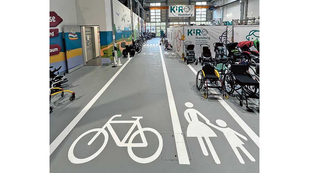 Auf der Teststrecke können die Hilfsmittel ausprobiert werden. Foto: KiRO Hamburg
