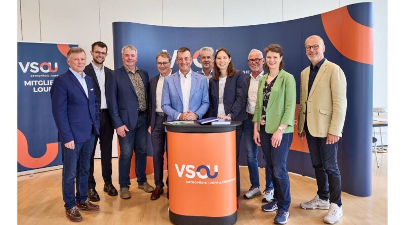 (V. l.) Prof. Bernhard Greitemann, Dr. Magnus Kalff, Prof. Frank Braatz, Dr. Hartmut Stinus, Dr. Martin Volz, Georg Blome, Univ.-Prof. Tina Histing, Matthias Bauche, Maike Truelsen und Dipl.-Ing. (FH) Ingo Pfefferkorn.