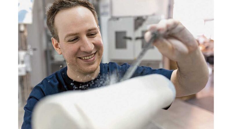Mit Erfahrung und Feingefühl entwickelt Paul Custodis passgenaue Versorgungen für seine Kunden.