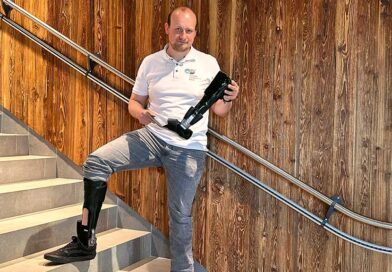 Domenic Kirchhoff mit seiner „Wanderorthese“ vom „MegaMarsch“ 2024. Der Orthopädietechniker war erst Patient bei Orthopädie- und Rehatechnik Dresden und hat nun dort seine berufliche Heimat gefunden.