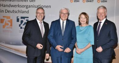 Feierten gemeisam in Berlin (v. l.): Jörg Dittrich, Frank-Walter Steinmeier, Elke Büdenbender und Holger Schwannecke.