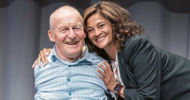 David Constantine (Großbritannien) übergab das Präsidentenamt an Sandra Ramdial (Kanada).