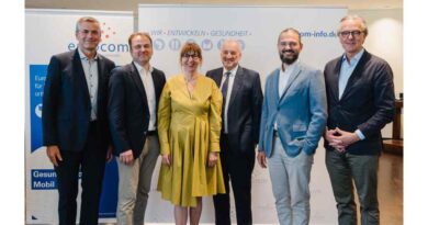 Das Vorstandsteam (v. l.) Stefan Geiselbrechtinger, Jürgen Gold, Rainer Berthan, Philipp Schatz und Walter Michael Leuthe mit Geschäftsführerin Oda Hagemeier.