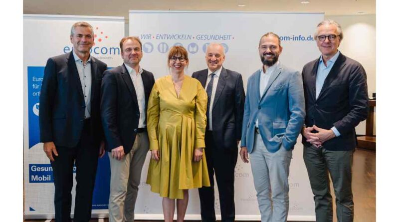 Das Vorstandsteam (v. l.) Stefan Geiselbrechtinger, Jürgen Gold, Rainer Berthan, Philipp Schatz und Walter Michael Leuthe mit Geschäftsführerin Oda Hagemeier.