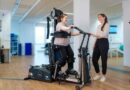 Der Gangtrainer Innowalk ermöglicht eine robotergestützte Ganzkörper-Therapie.