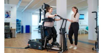 Der Gangtrainer Innowalk ermöglicht eine robotergestützte Ganzkörper-Therapie.
