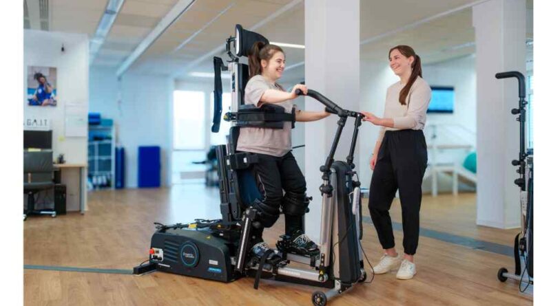 Der Gangtrainer Innowalk ermöglicht eine robotergestützte Ganzkörper-Therapie.