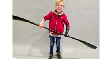 Individuell gefertigte Paddelhilfe bei Unterarmperomelie (Orthopädietechnik Münsterland).