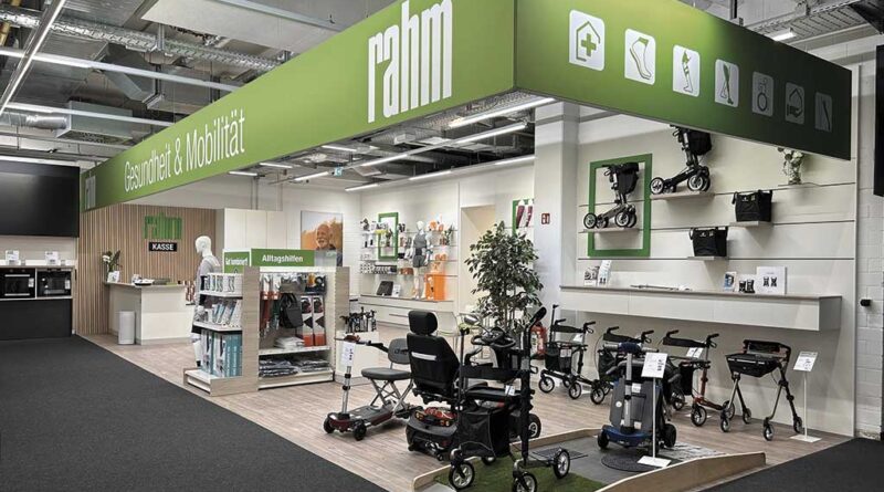 150 qm Fläche nimmt die Shop-in-Shop-­Filiale von Rahm in Düren ein – inklusive Werkstatt, Gangana­lyse-Räumen und komplett geschlossener Beratungskabinen.
