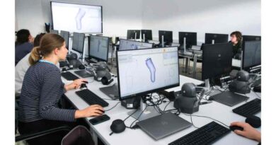 15 Arbeitsplätze stehen den Studenten zur Verfügung.