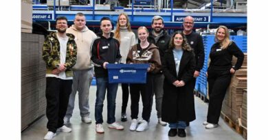 Bei der Werksführung lernten die Auszubildenden die Produktionsprozesse kennen.