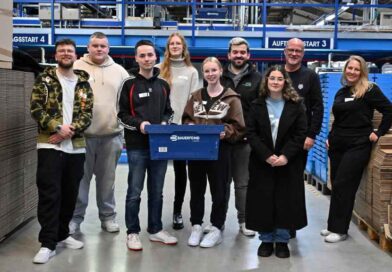 Bei der Werksführung lernten die Auszubildenden die Produktionsprozesse kennen.