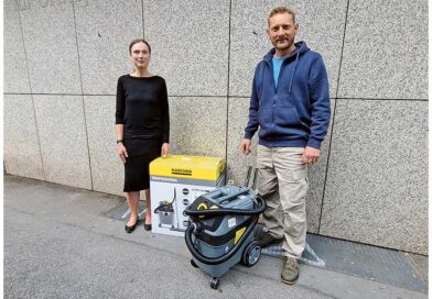 Schulleiterin Vanessa Eick und Fachlehrer Jan Becker freuen sich über die Spende für die Bufa-Werkstätten.