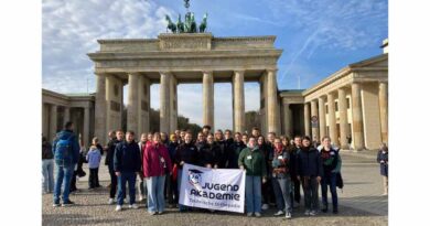 Ein Abstecher zum Brandenburger Tor durfte während des Besuchs in Berlin nicht fehlen.