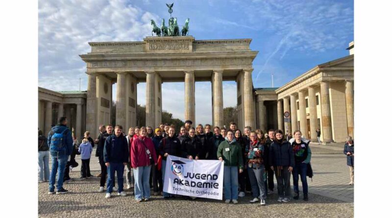 Ein Abstecher zum Brandenburger Tor durfte während des Besuchs in Berlin nicht fehlen.