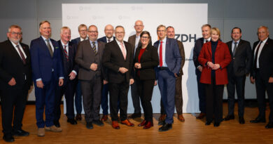 BIV-OT-Präsident Alf Reuter (8. v. l.) gehört ab sofort zum Kreis der 22 Präsidiumsmitglieder im Zentralverband des Deutschen Handwerks.