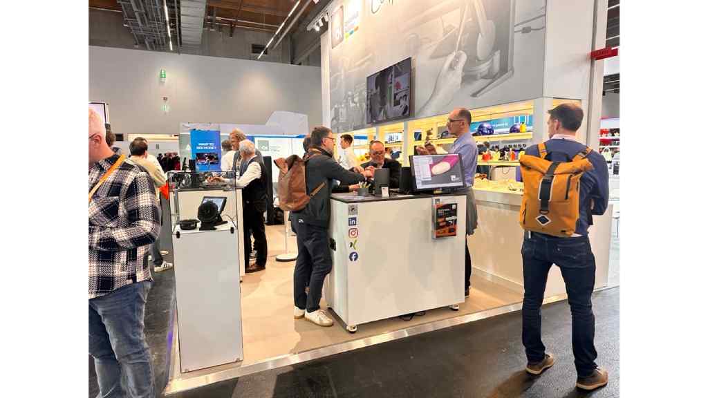 Auf dem Stand von Antonius Köster wurde über den Einsatz der Additiven Fertigung in der Orthopädie-Technik gefachsimpelt. Foto: BIV-OT/Cordes