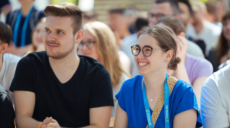 Zwischen Messe, Kongress und Grillparty schnupperten Mathis Behring und Rike Zurheide als Teilnehmer der Jugend-Akademie TO im Mai 2024 erstmals OTWorld-Luft.