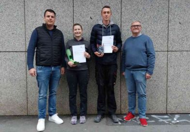 Lilly Melody Stach überzeugte die Jury um Martin Münch (l.) und Pierre Halley (r.) mit ihrem Prüfungsstück. Hinter ihr folgte Erik Seidel auf Platz 2.