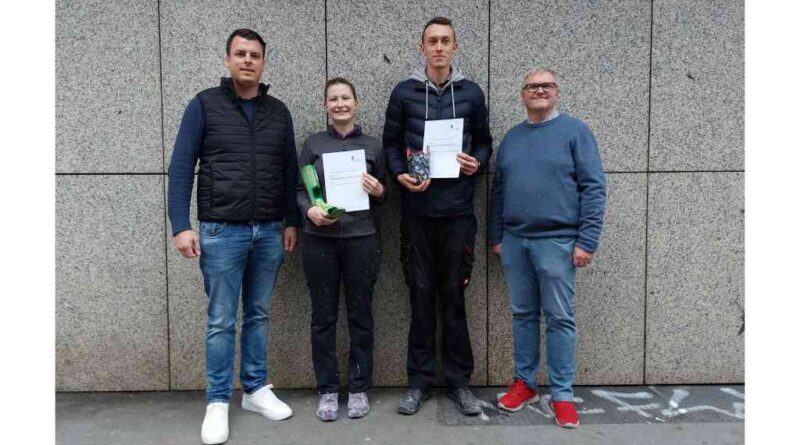 Lilly Melody Stach überzeugte die Jury um Martin Münch (l.) und Pierre Halley (r.) mit ihrem Prüfungsstück. Hinter ihr folgte Erik Seidel auf Platz 2.