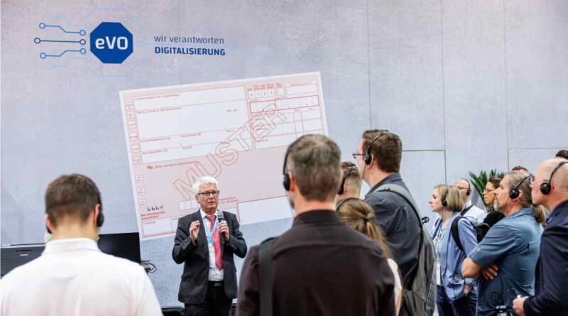 Thomas Münch – hier während eines Vortrags auf der OTWorld 2024 – ist federführend beim Pilotprojekt des BIV-OT zur eVerordnung für orthopädische Hilfsmittel.