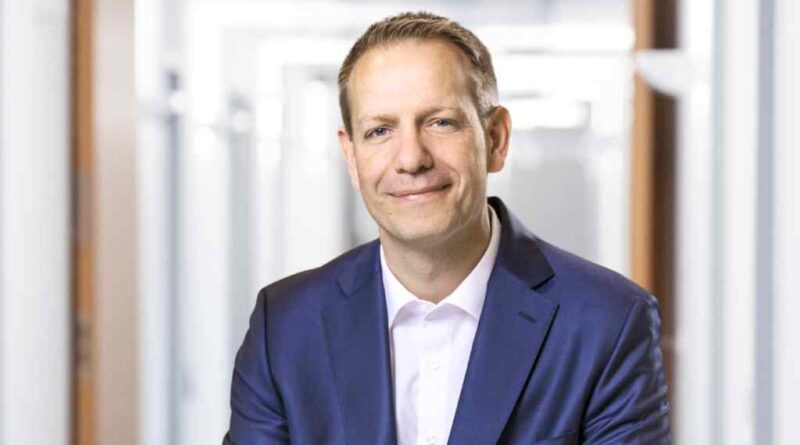 Manfred Hinz blickt auf mehr als 18 Jahre Erfahrung in der Medizin- und Dentaltechnik zurück.